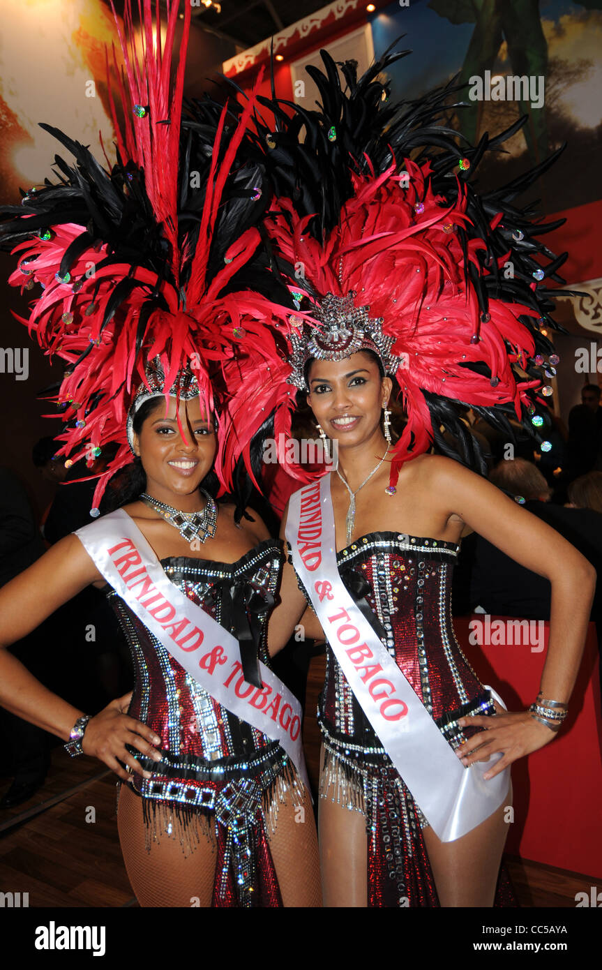 Mädchen aus Trinidad & Tabago stehen am World Travel Market Stockfoto