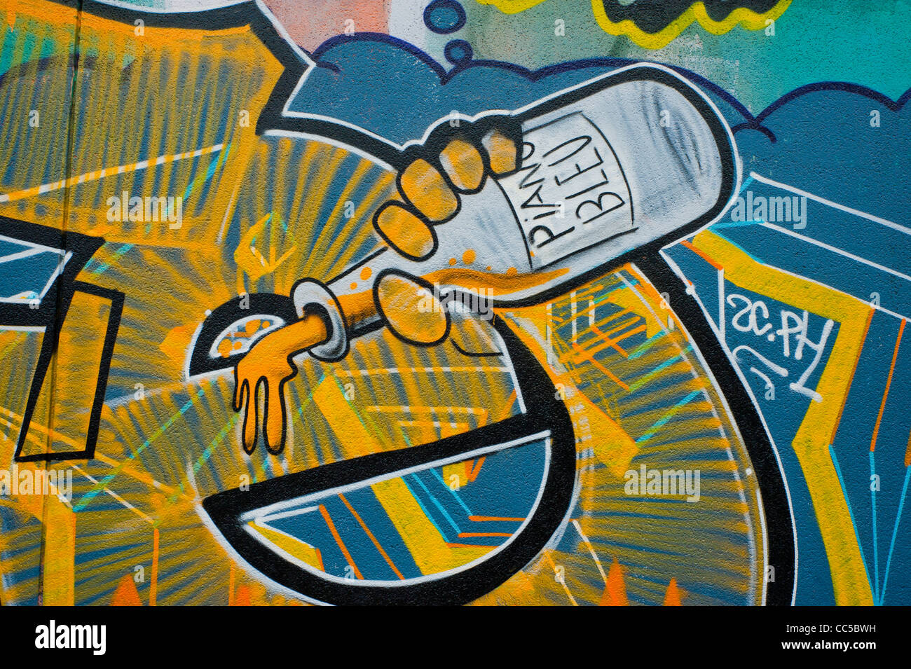 Paris, Frankreich, Graffiti Art Malerei Wand, Alkohol Illustration trinken, Street Art, modernistische Grafik Stockfoto