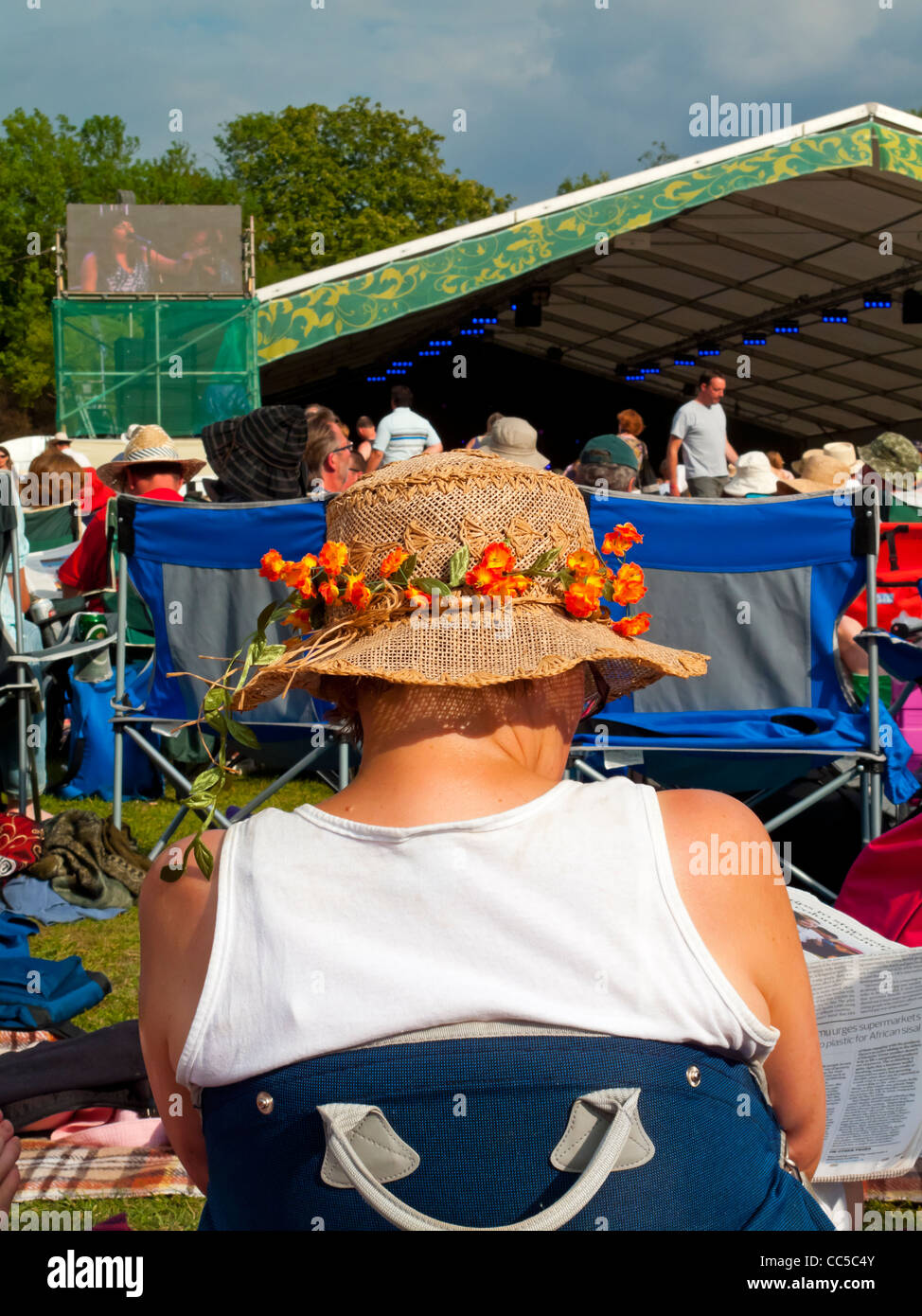 Masse auf dem Cambridge Folk Festival findet Ende Juli jedes Jahr bei Cherry Hinton in Cambridge England UK Stockfoto