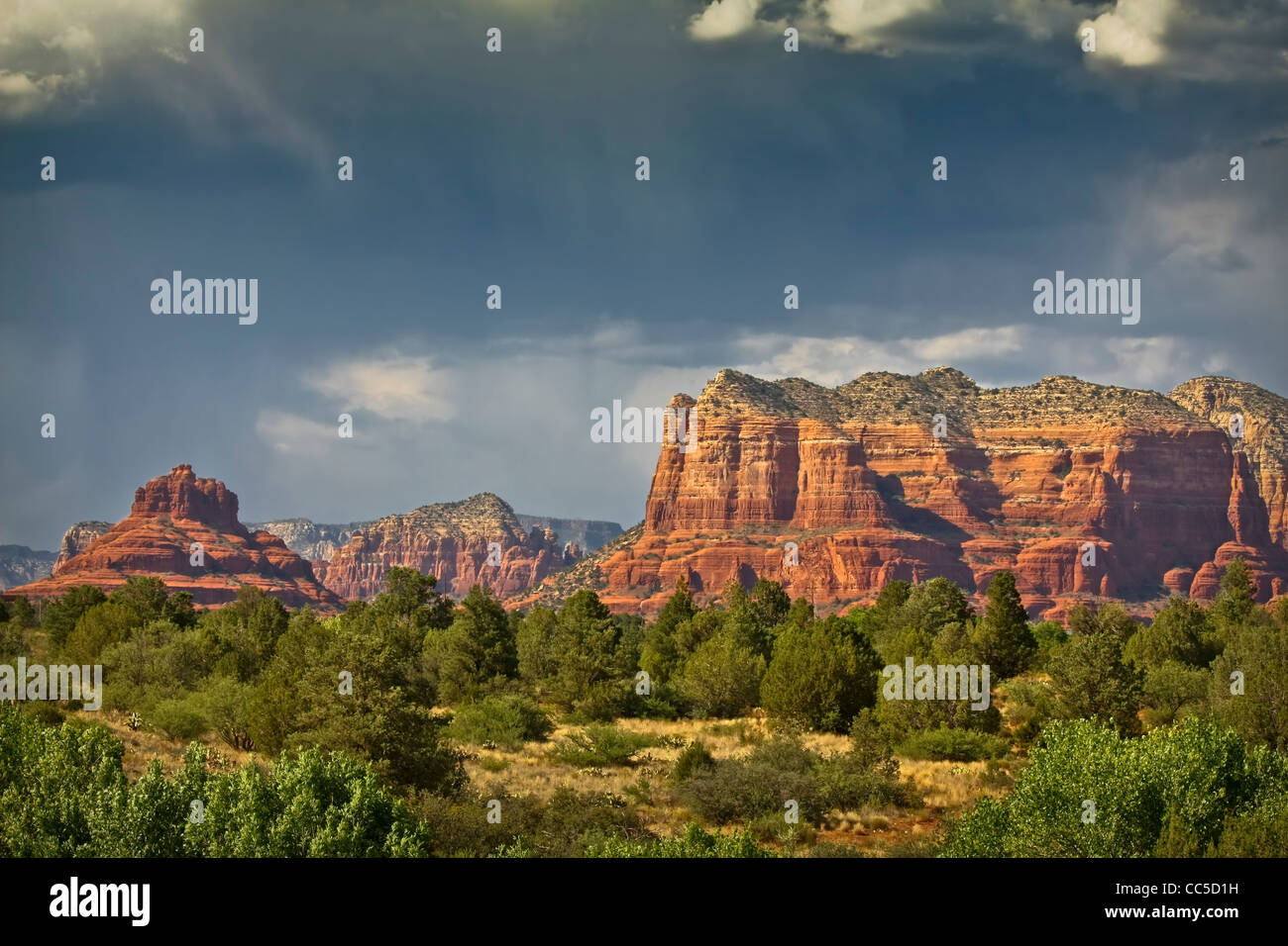 Sedona Arizona Landschaft ebenso wie ein Sturm braute.    © James Stewart 2009 Stockfoto