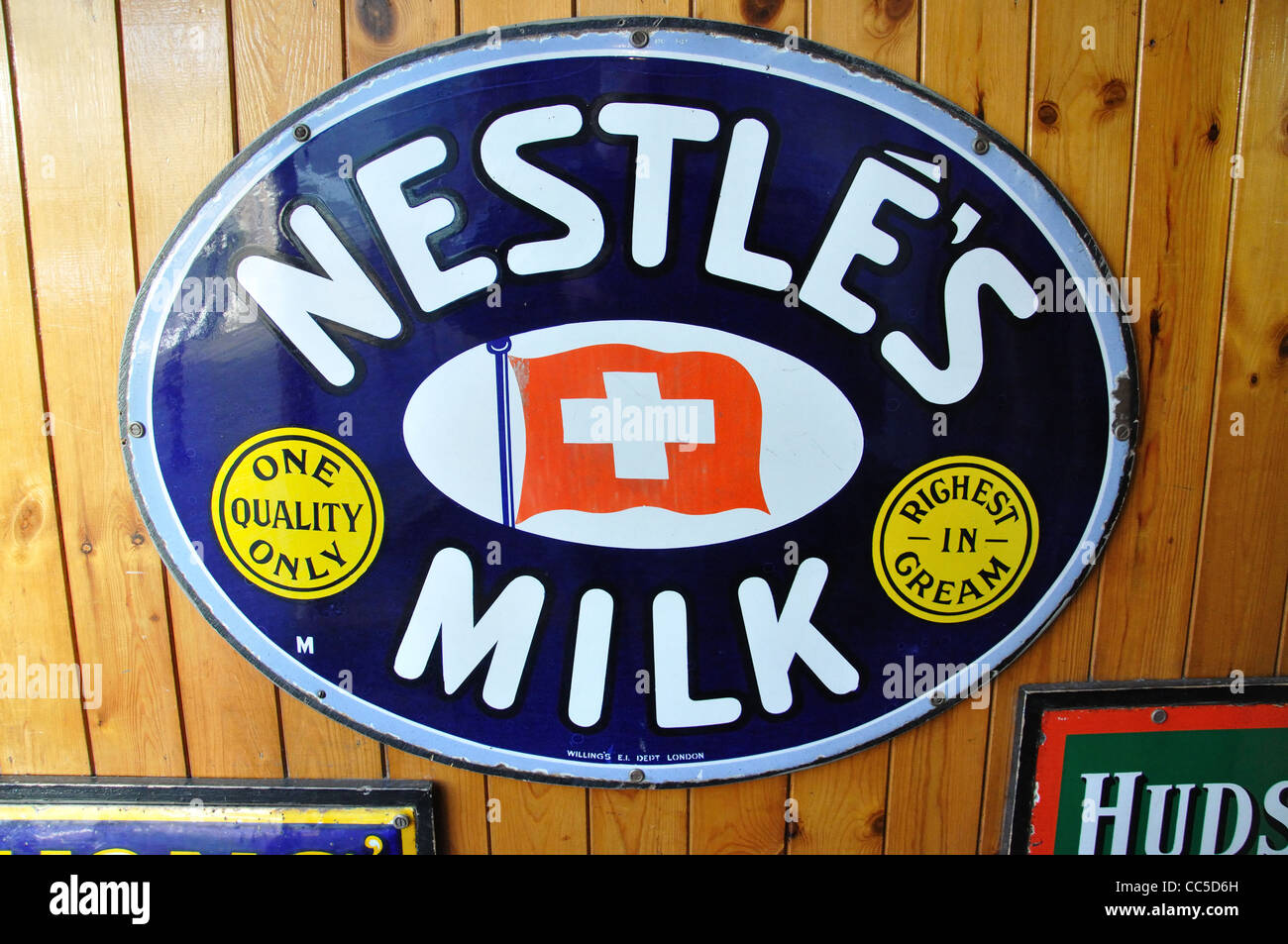 Nestle Milch Anzeige anmelden Edwardian Stadt, Beamish, The North Of England Open Air Museum, County Durham, England, Vereinigtes Königreich Stockfoto