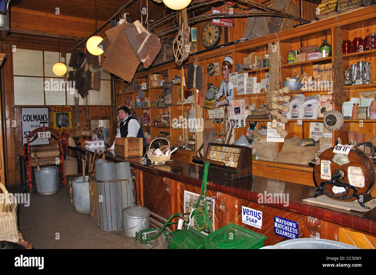 Gemischtwarenladen in Edwardian Stadt, Beamish, The North Of England Open Air Museum, County Durham, England, Vereinigtes Königreich Stockfoto