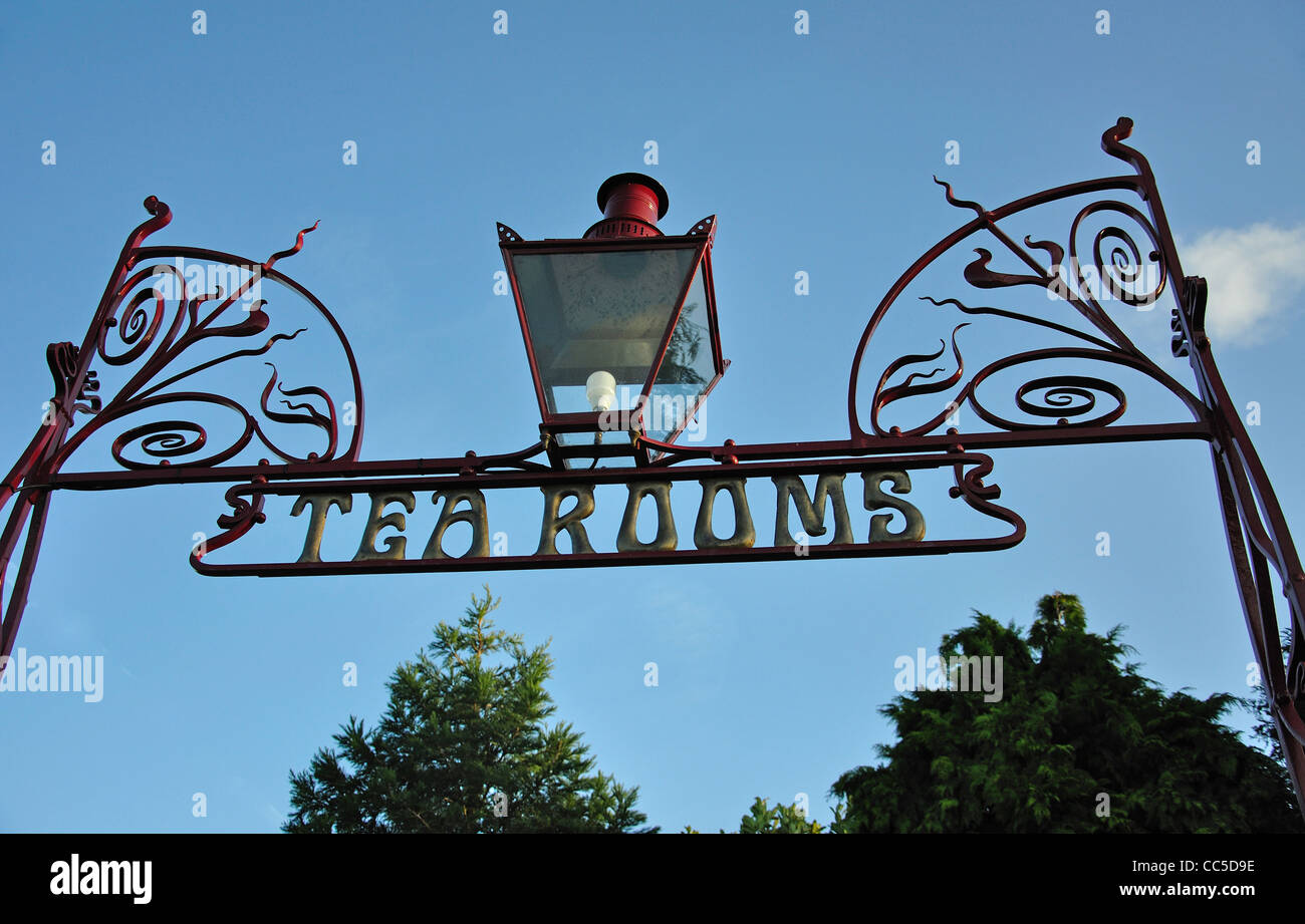 Schmiedeeisen Zeichen für Teestuben in Beamish, The North Of England Open Air Museum, County Durham, England, United Kingdo Stockfoto