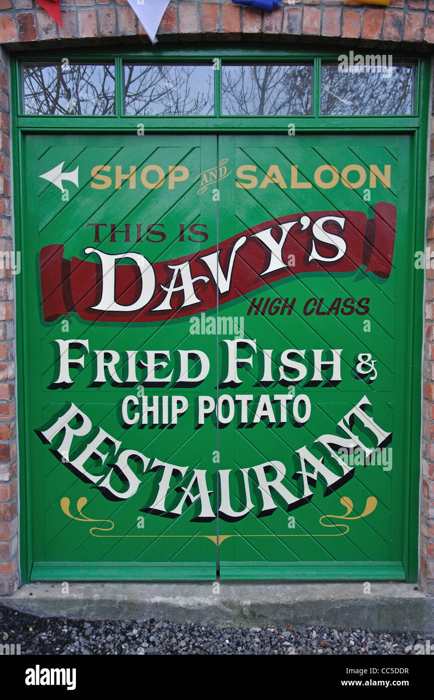 Davys Fischrestaurant Schilder, Beamish, The North Of England Open Air Museum, in der Nähe von Stanley, County Durham, England, Vereinigtes Königreich Stockfoto