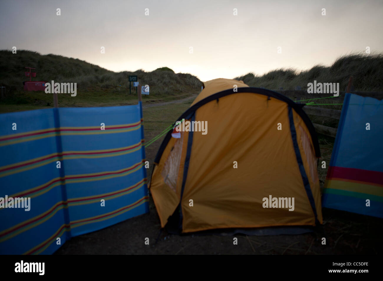 Camping bei schlechtem Wetter in St.Ives Ferienpark in Cornwall, England. Stockfoto
