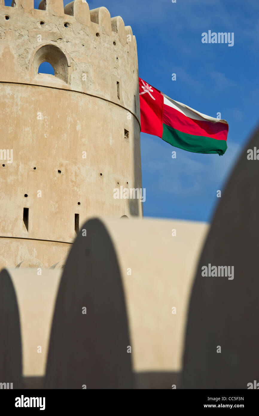 Bild von Fort und omanischen Flagge in der Nähe von Ras al Hadd, südlichen Oman Stockfoto