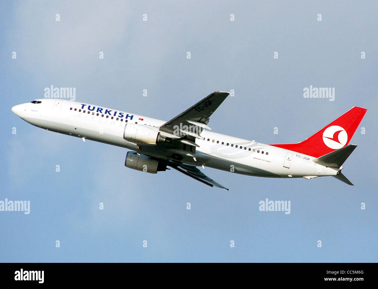 Turkish Airlines Boeing 737-800 (TC-JGP) startet vom Flughafen London Heathrow, England. Stockfoto
