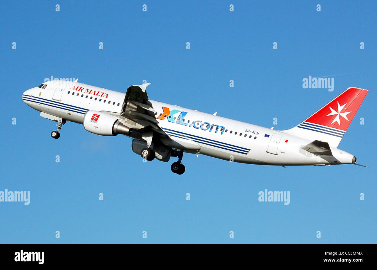 Air Malta Airbus A320-200 (Registrierung 9H-AEN), betrieben im Auftrag von XL Airways startet vom Bristol International Airport entfernt, Stockfoto