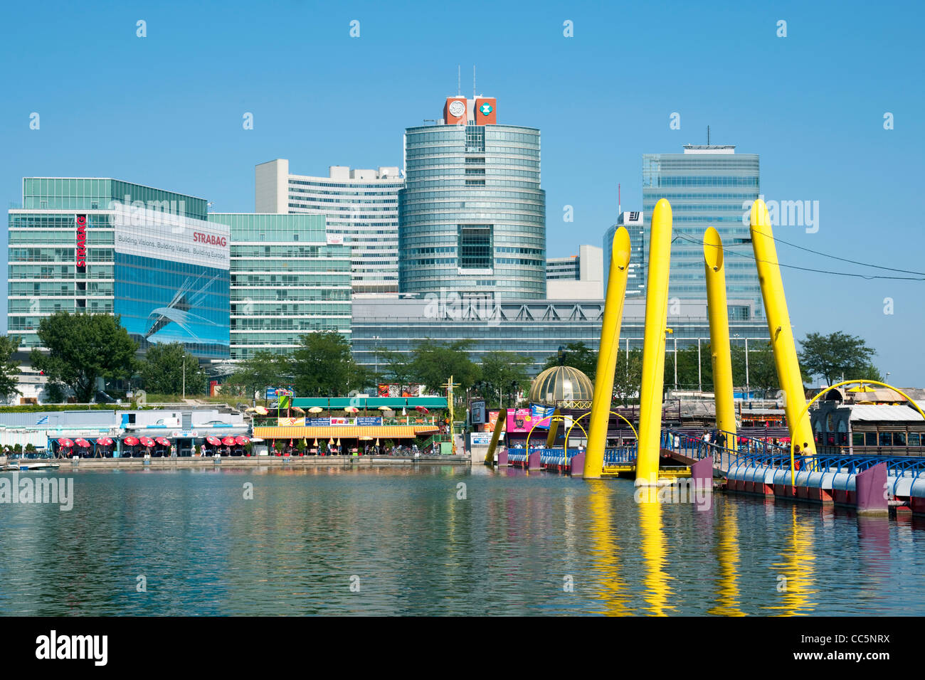 Österreich, Wien 22, Blick Über Donau Und Copa Kagrana Auf UNO-City (Donau-City). Stockfoto