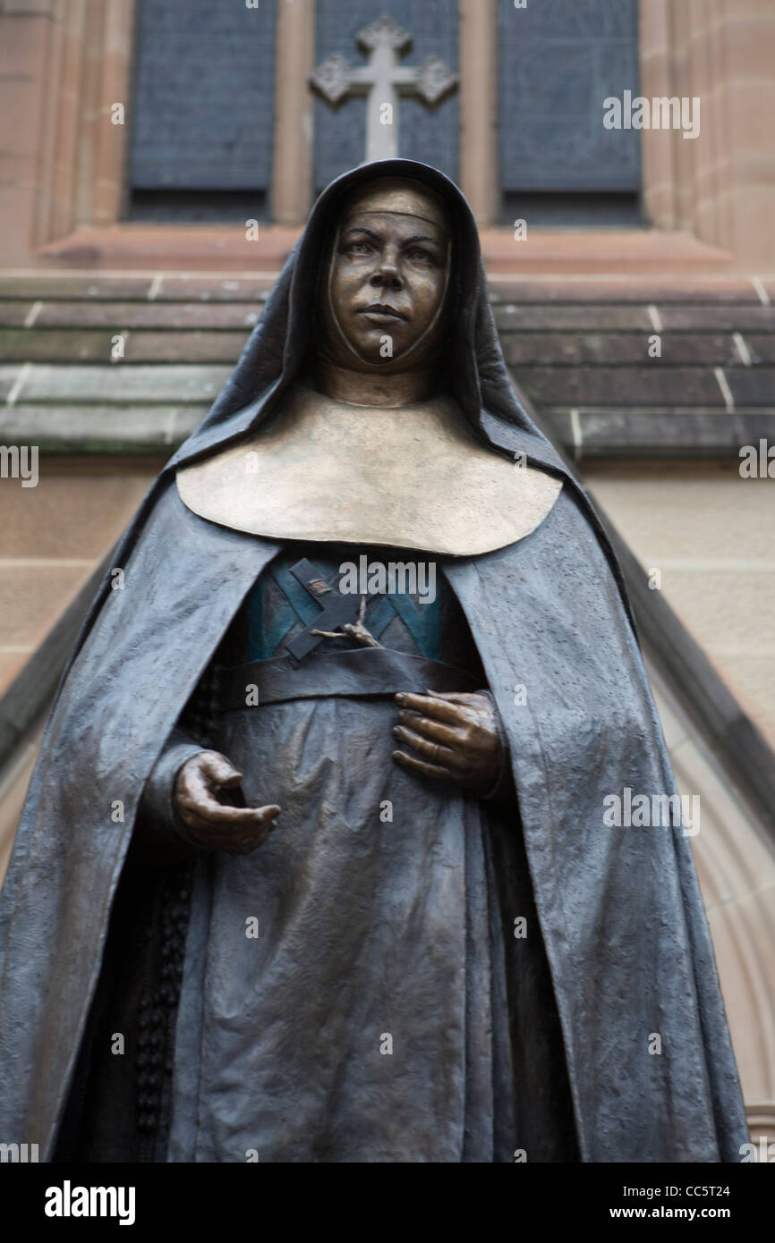 Nonne Statue außerhalb Str. Marys Kathedrale in Sydney Stockfoto