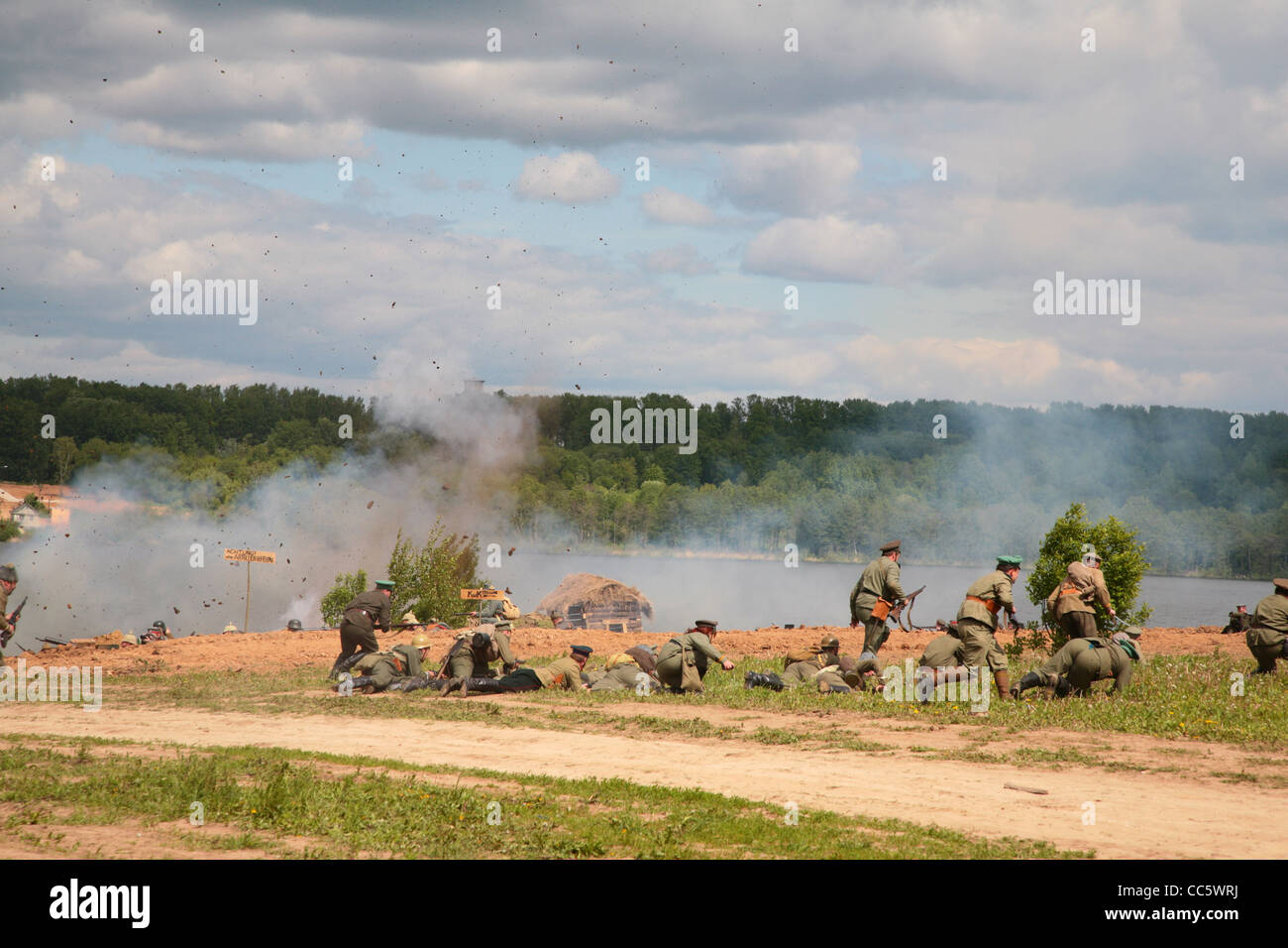 Soldaten bei Angriff in einem militärischen WWI zeigen Stockfoto