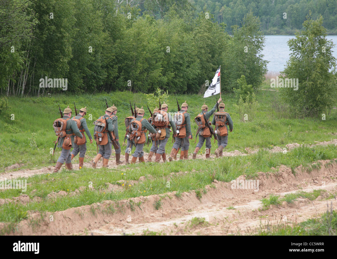 LAKE SENEJ, Russland - 30. Mai: Soldaten nehmen Teil in einer WWI militärische Ausstellung 30. Mai 2008 im See Senej, Russland. Stockfoto