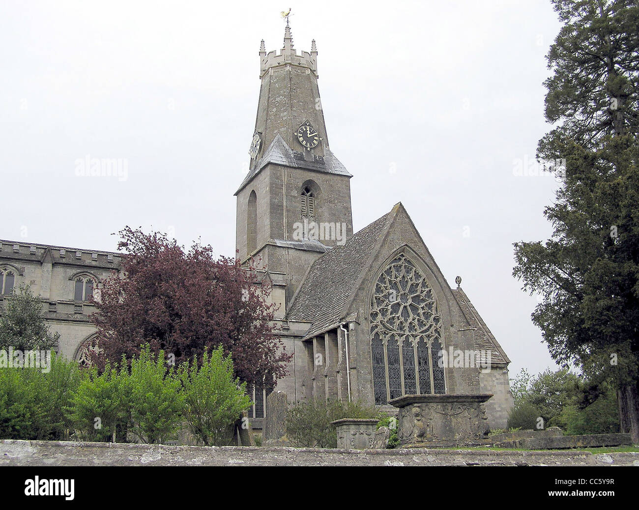 Die Pfarrkirche der Heiligen Dreifaltigkeit, Minchinhampton, Gloucestershire, England. Stockfoto