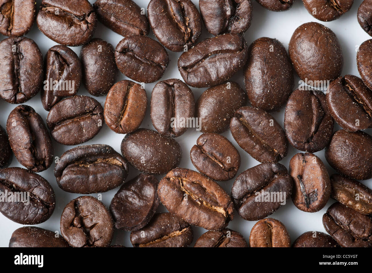 Nahaufnahme von einem Haufen von gerösteten Kaffeebohnen Stockfoto