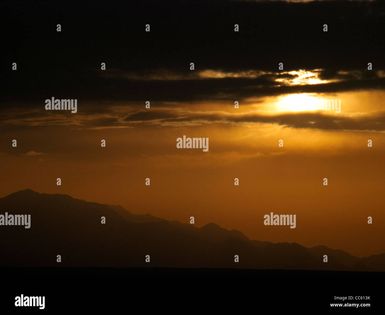 Berge bei Sonnenuntergang, Uigurischen Autonomen Gebiet Xinjiang, China Stockfoto