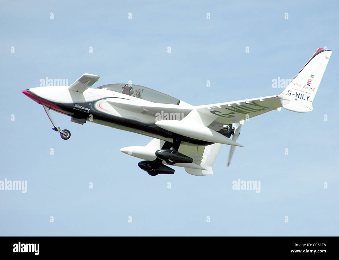 Rutan Long EZ 160 (UK Registrierung G-schlaue) Einnahme off Kemble Flugplatz, Gloucestershire, England. Stockfoto