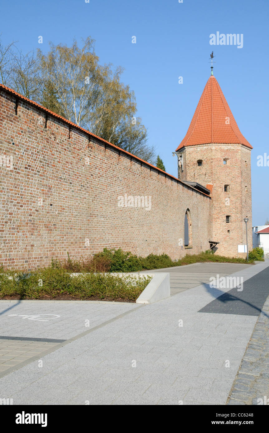 Historische Stadtmauer mit Lagebuschturm Turm, Hansestadt Rostock, Mecklenburg-Western Pomerania, Deutschland, Europa Stockfoto