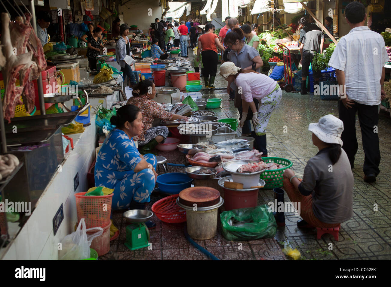 Fisch und Fleisch Stände auf Cho-Ben-Thanh-Markt-Ho-Chi-Minh-Stadt Stockfoto