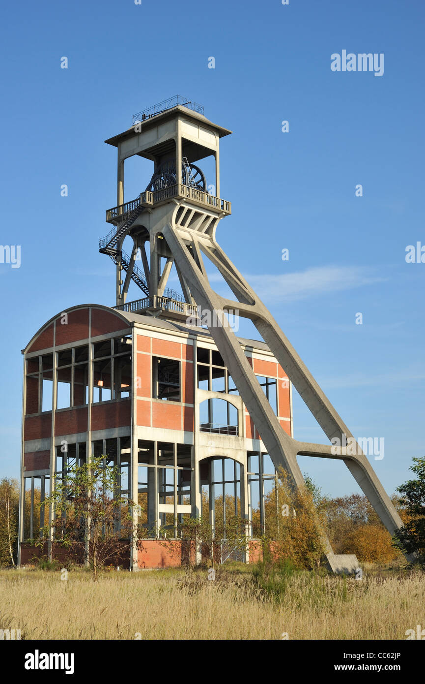 Restaurierte Fördergerüst / lift Turm der verlassenen Kohle mir / Zeche in Eisden, Limburg, Belgien Stockfoto