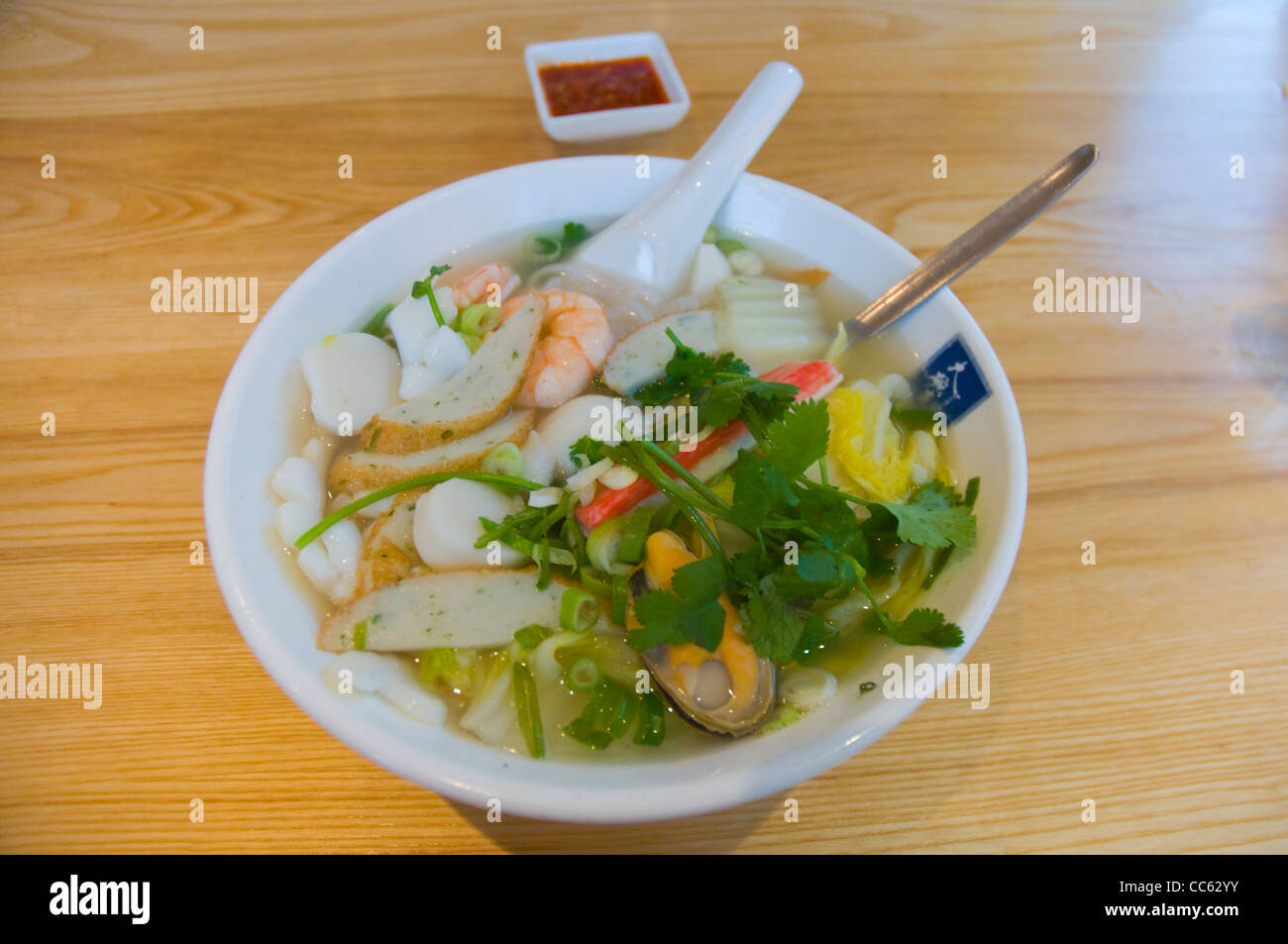 Vietnamesische Meeresfrüchte ho Spaß Nudelsuppe London England UK Europe Stockfoto