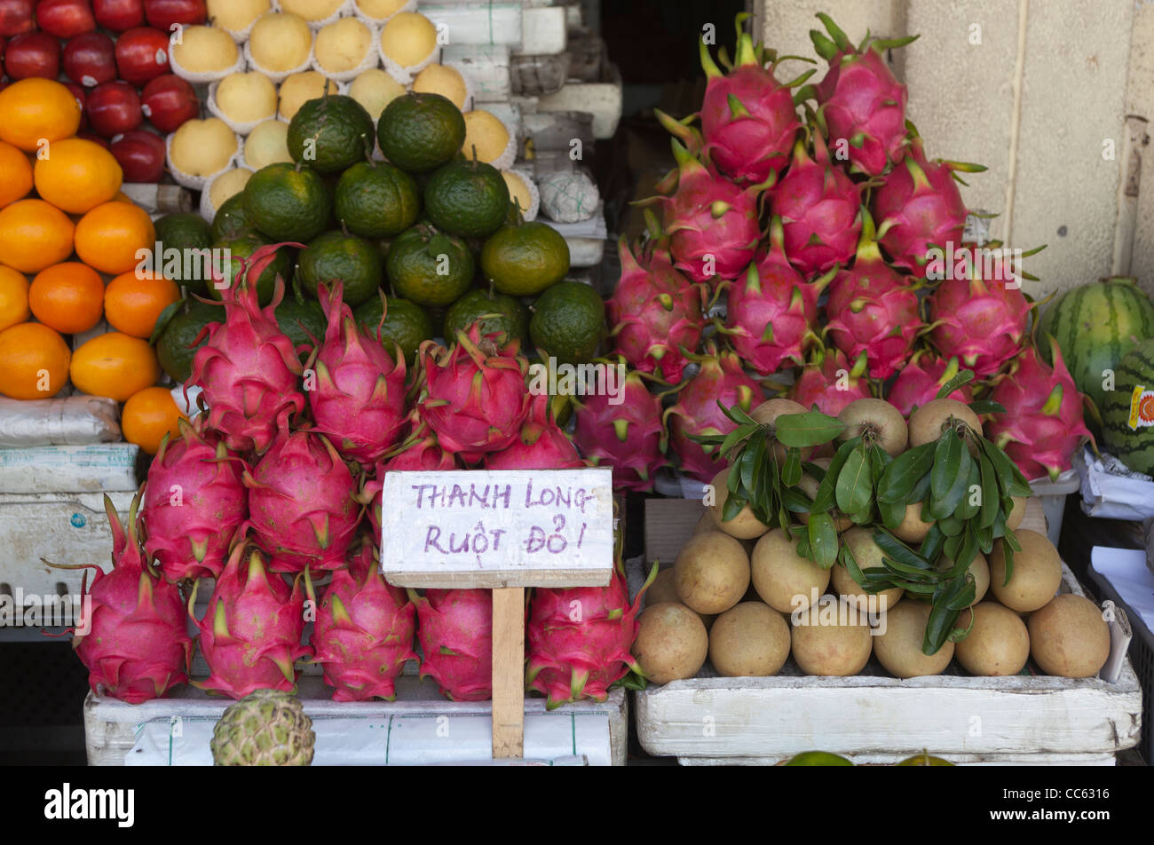Exotische Früchte zum Verkauf an Cho Ben Thanh Market Ho-Chi-Minh-Stadt Stockfoto