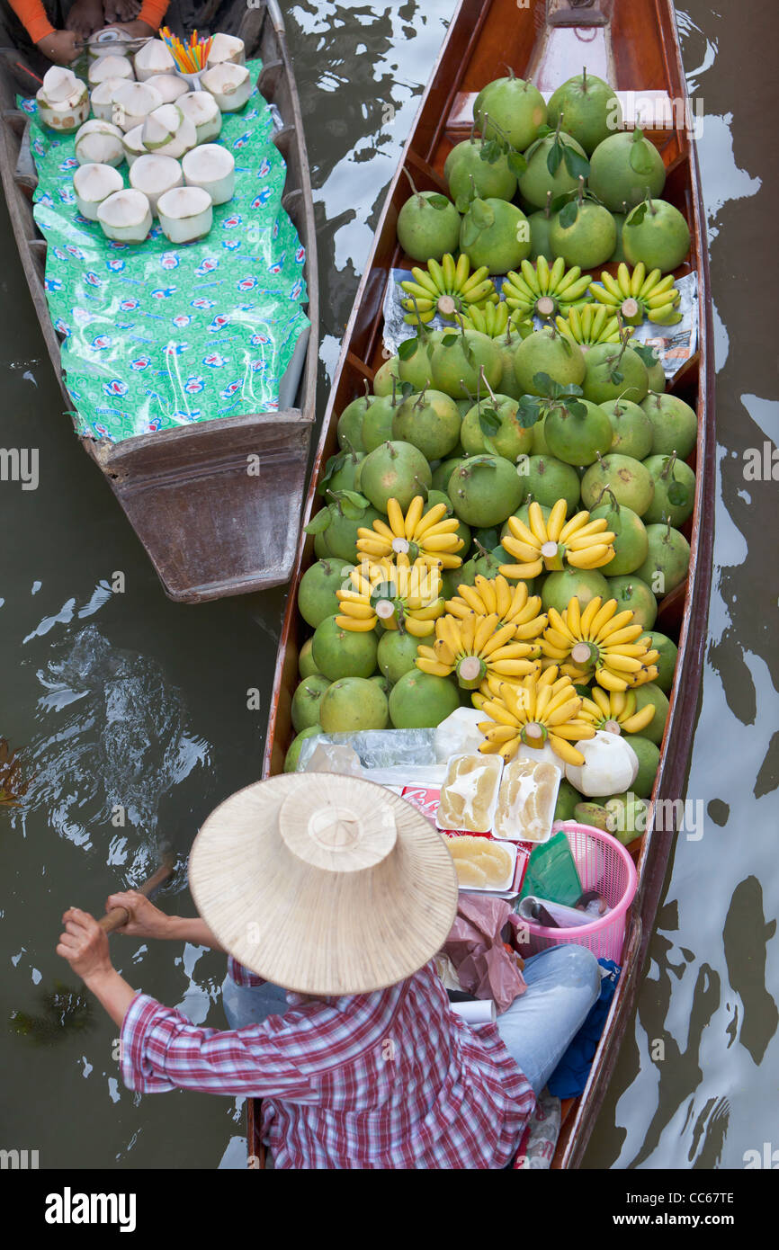 Boote auf dem schwimmenden Markt von Damnoen Saduak, Thailand Stockfoto