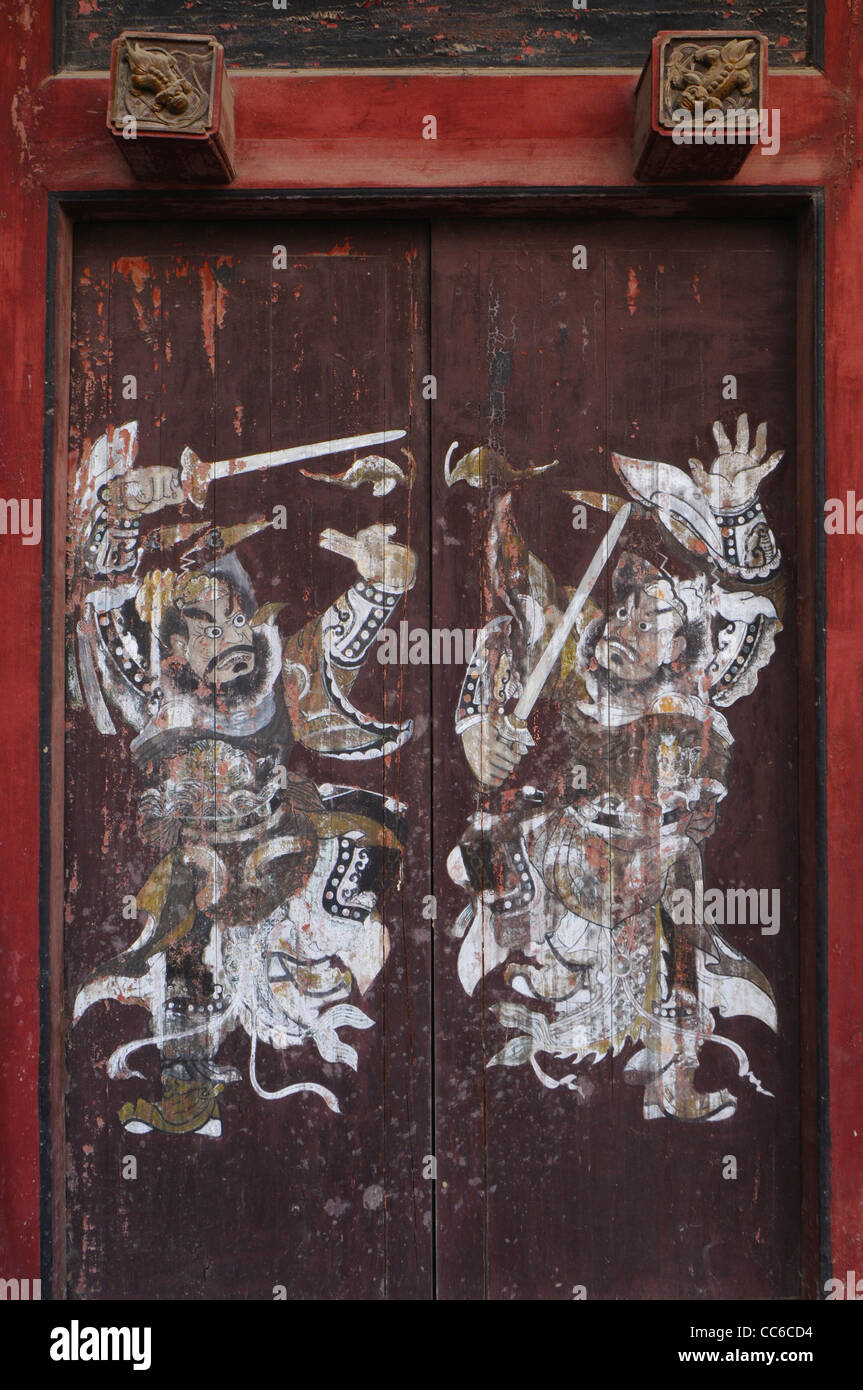Hölzerne Tür gemalt mit Tuer-Goettern, Hunan Guild Hall, Guilin, Guangxi, China Stockfoto
