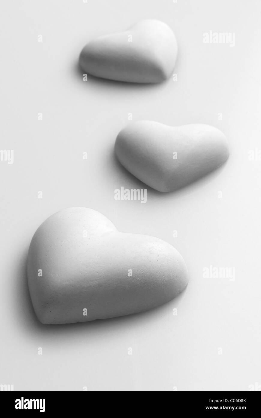 Valentinstag leeren weißen Herzen isoliert auf weißem Hintergrund mit Beschneidungspfad Stockfoto