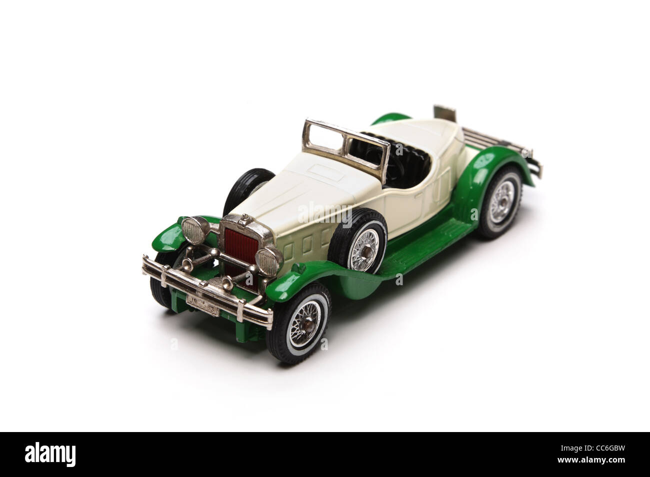 Altes Spielzeug Auto Close-up auf einem weißen Hintergrund isoliert. Flachen DOF. Stockfoto