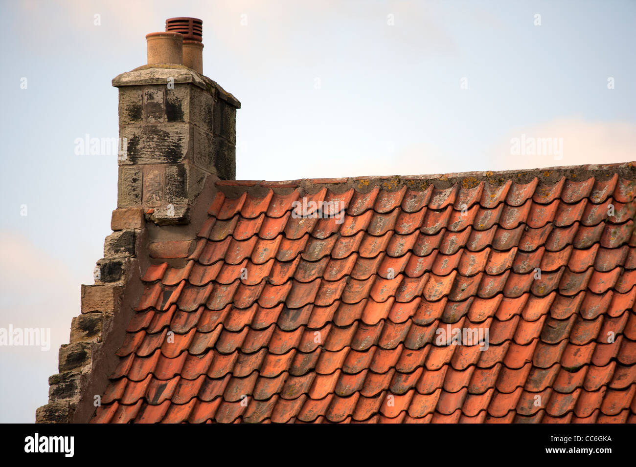 Flachdachziegel Dach für ein Haus in der Fife Erhaltung Dorf von Culross Stockfoto
