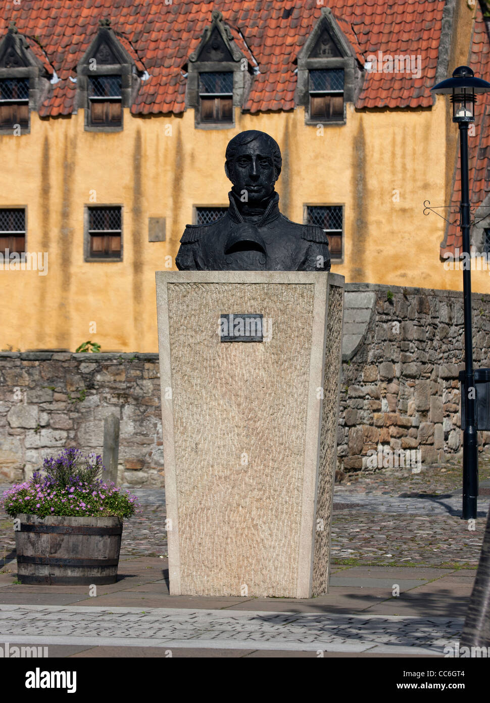 Büste von Thomas Cochrane Earl of Dundonald im 16. Jahrhundert restaurierte Dorf von Culross in Schottland Stockfoto