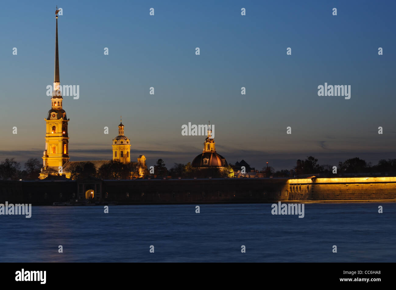Sankt-Petersburg: Peter und Paul Festung während der weißen Nächte, Russland Stockfoto