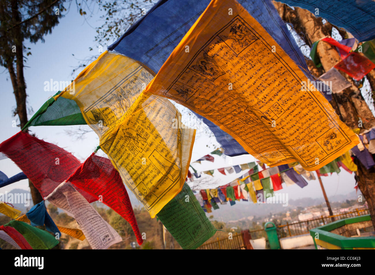 Indien, Arunachal Pradesh, Itanagar, bunten Gebetsfahnen Buddha Vihar tibetischen buddhistischen Tempel Stockfoto