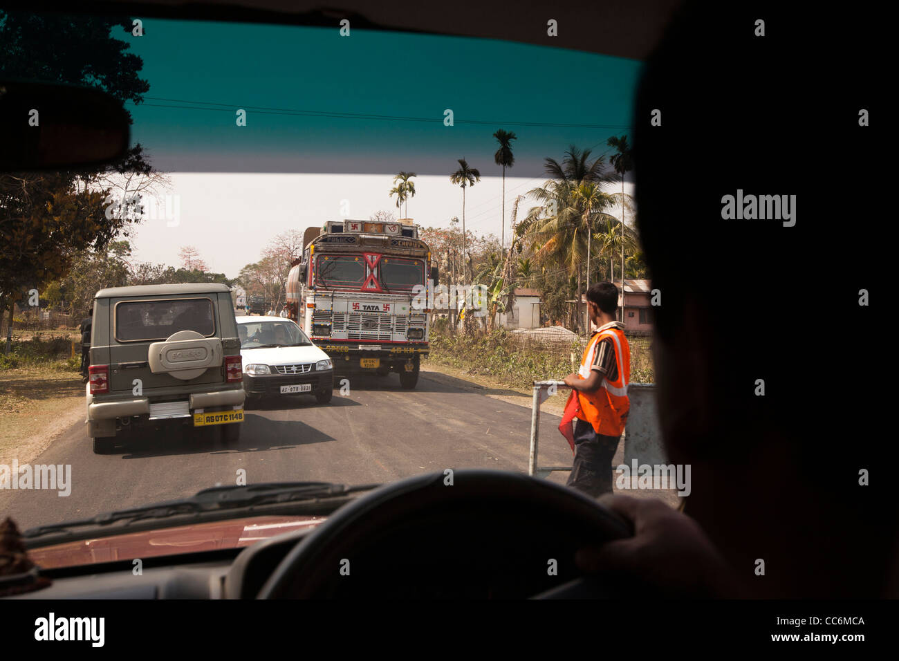 Indien, Assam, Balipari schlecht fahren, Verkehrschaos auf den Straßen durch ungeübte Fahrer Stockfoto