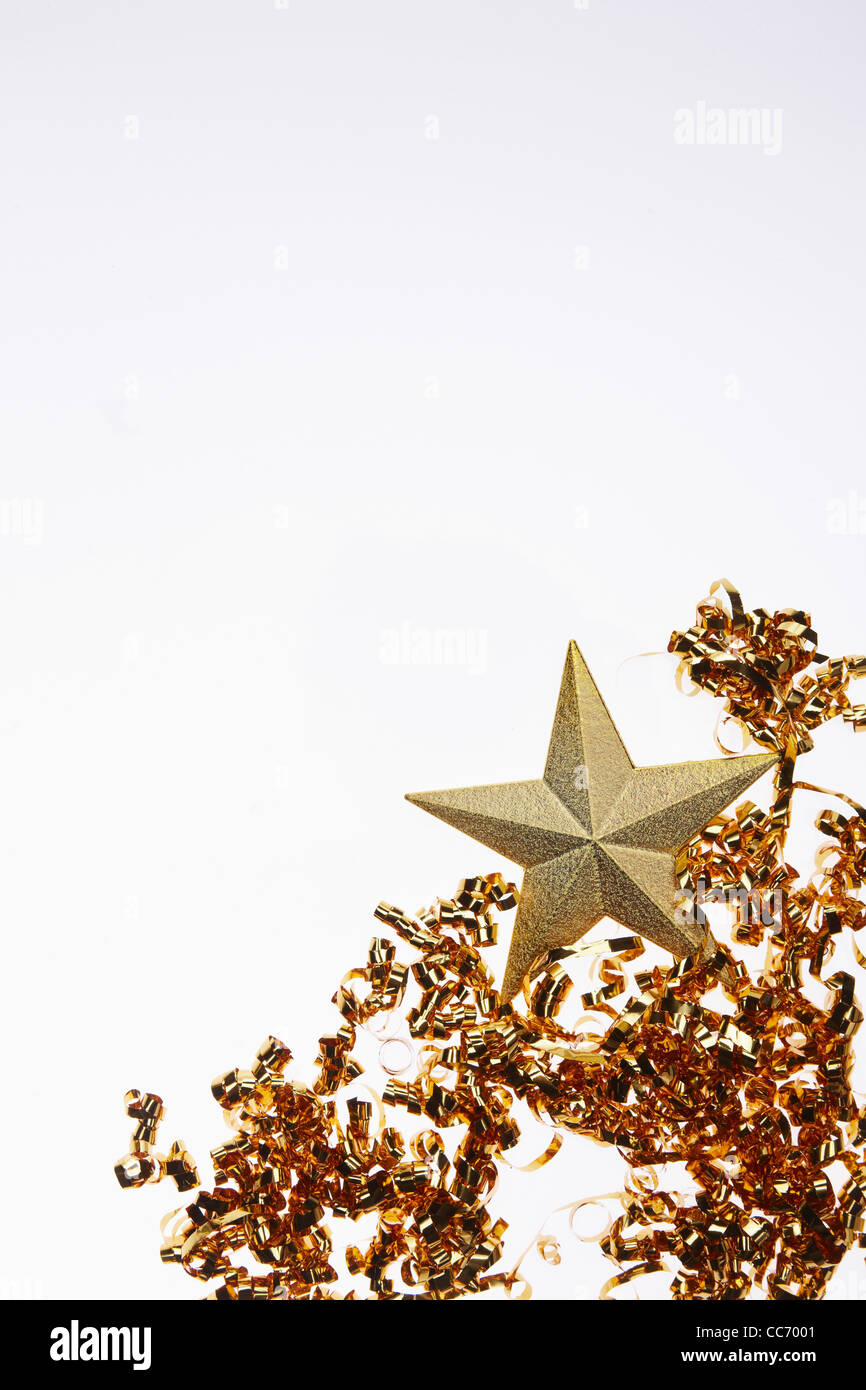 Den goldenen Stern mit glitzerndem Goldschmuck Stockfoto
