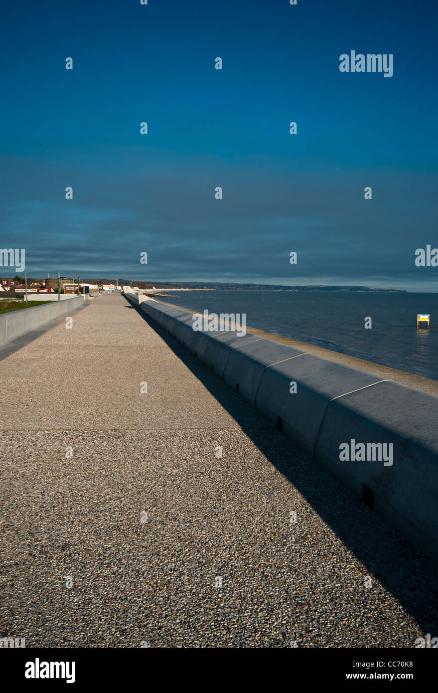 Neue Ufermauer Flut Abwehrkräfte Dymchurch Kent UK Küstenwanderungen Stockfoto
