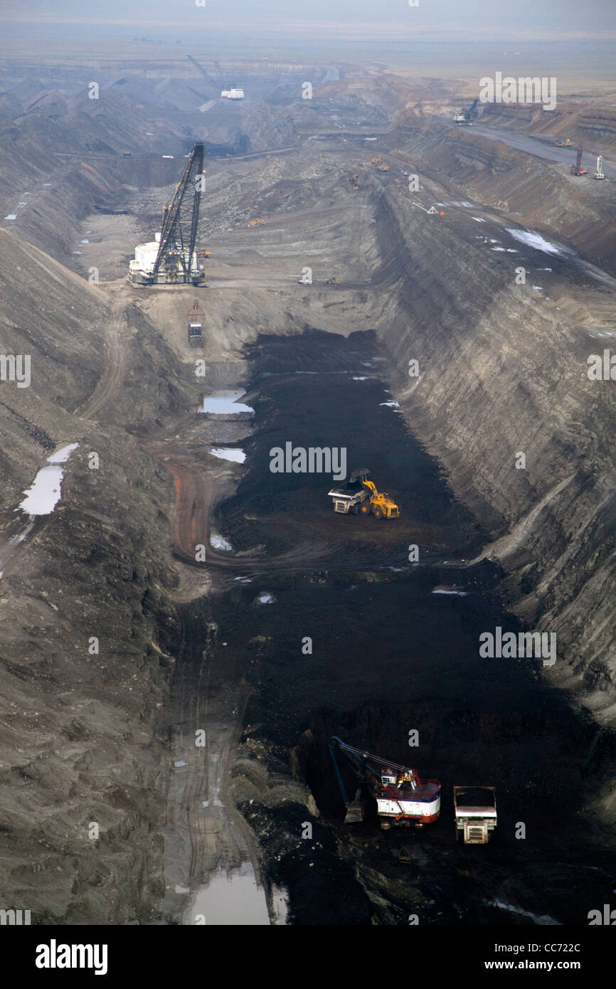 Luftaufnahme von einem Seilbagger verwendet wird, in den Prozess der Kohle-Tagebau in Campbell County, Wyoming, USA. Stockfoto