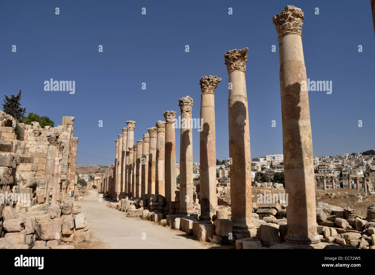 Römische Kolonnade in Jerash, Jordanien Stockfoto