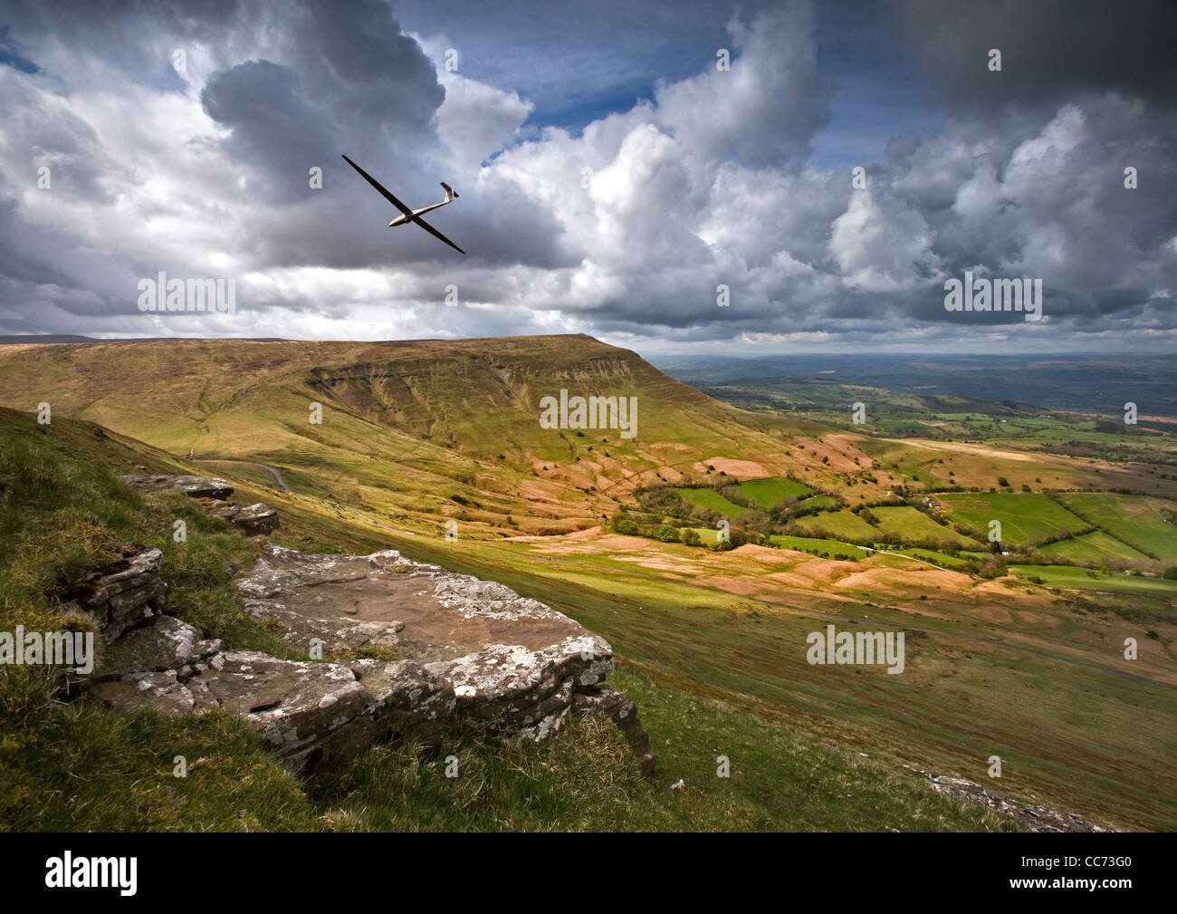 Segelflugzeug über Heu Bluff in die schwarzen Berge, Wales Stockfoto