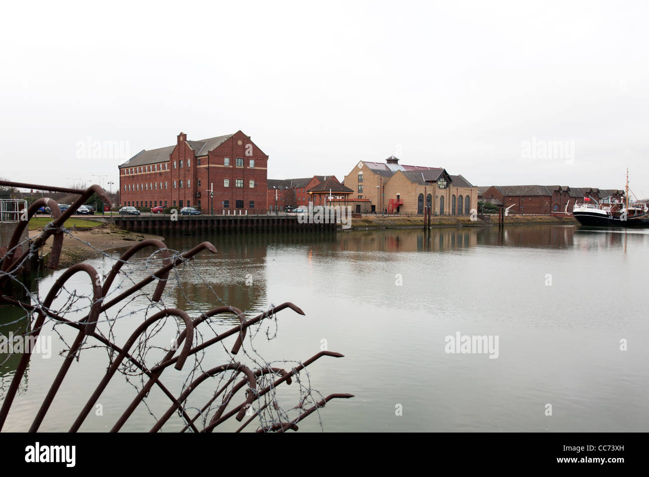 Grimsby Town, Lincolnshire, der Fischerei Heritage Centre ist ein Museum im Alexandra Dock, Grimsby aus über das Wasser Stockfoto