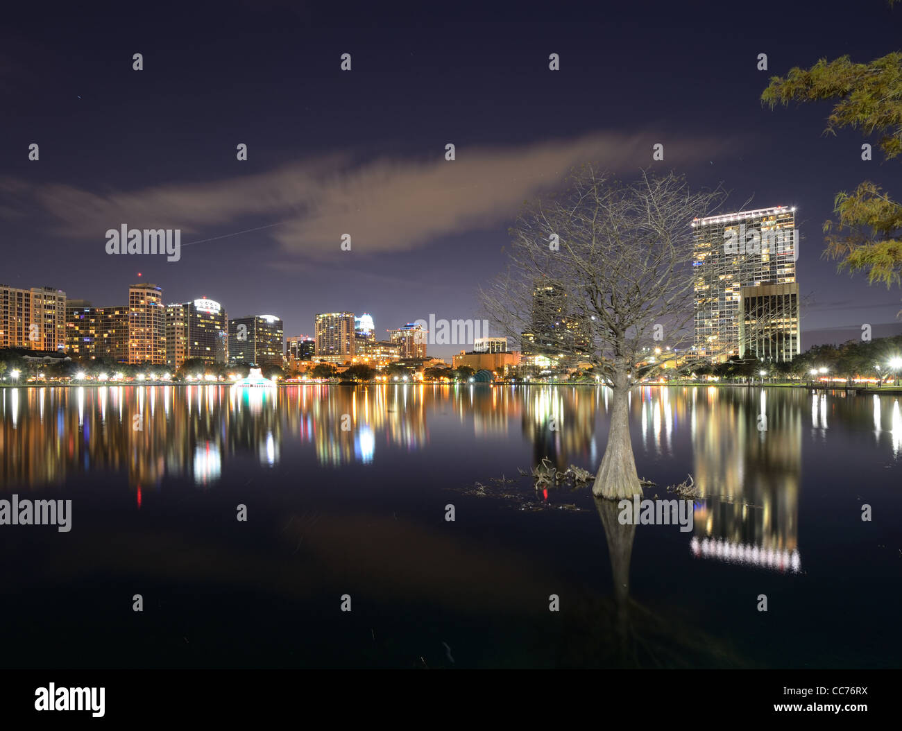 Skyline von Orlando, Florida vom Lake Eola. Stockfoto