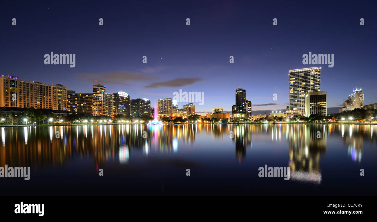 Skyline von Orlando, Florida vom Lake Eola. Stockfoto