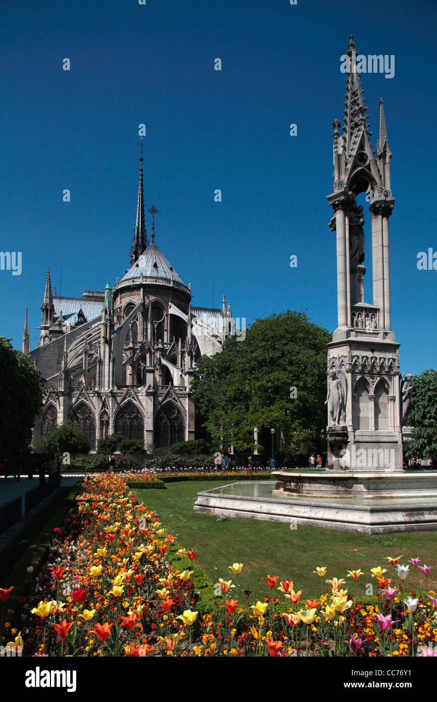 Frankreich, Paris, den Garten und die Sicht nach hinten von der Kathedrale Notre-Dame Stockfoto