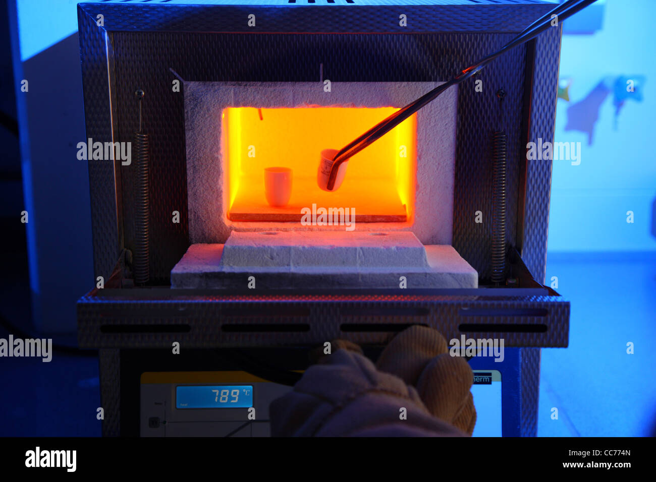 Hoher Temperatur schmelzen Ofen, für den Einsatz im wissenschaftlichen Labor. Zum Erwärmen von Proben aus chemischen Experimente bis zu 1000° C. Stockfoto