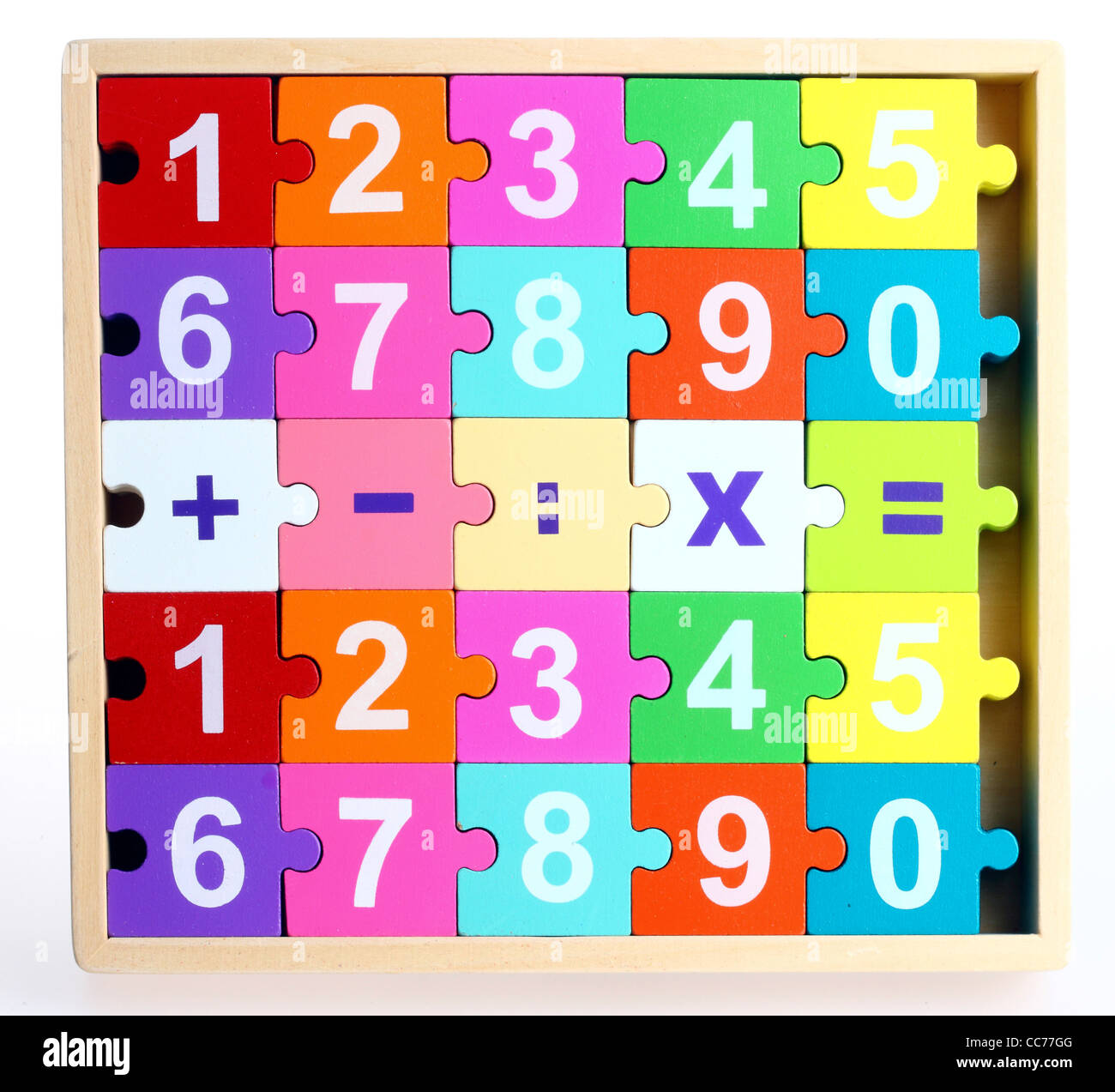 Mathematik-Puzzle für Kinder. Mathematik lernen während des Spielens, Grundrechenarten. Stockfoto