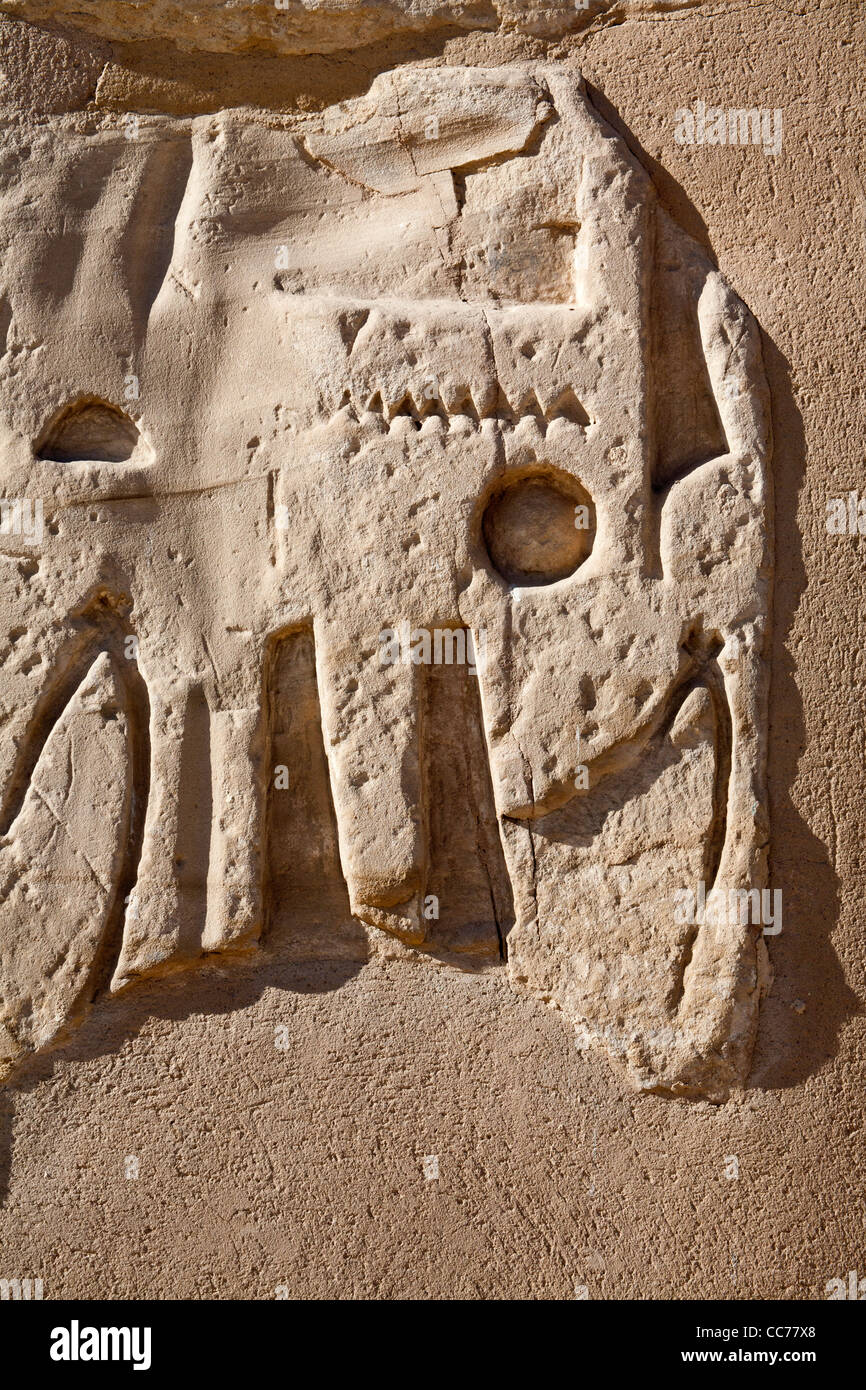 Ansicht des Reliefs auf den ersten Pylon am Tempel des Pharao Ramses III, Medinet Habu, West Bank, Luxor, Ägypten Stockfoto