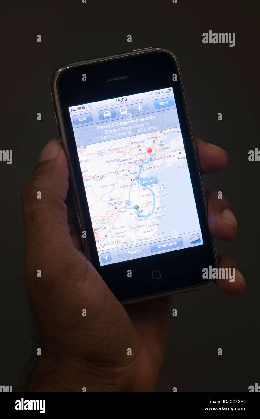 Apple iPhone mit Google maps Wegbeschreibung Stockfoto