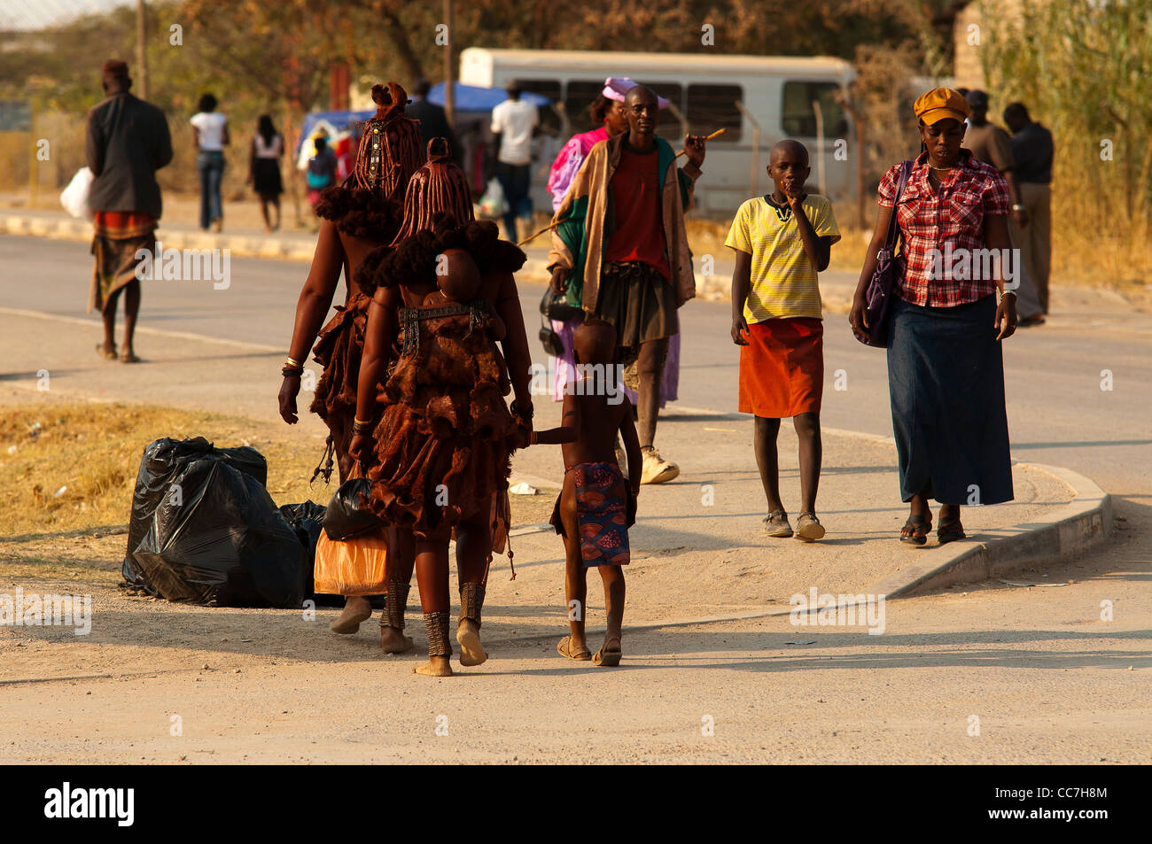 Opwuo Stadt liegt im Herzen von den Himba-Stamm, der Kunene-Region. Ein Großteil der Himbas kam in die Stadt, Versorgungsmaterialien, Namibia zu kaufen Stockfoto