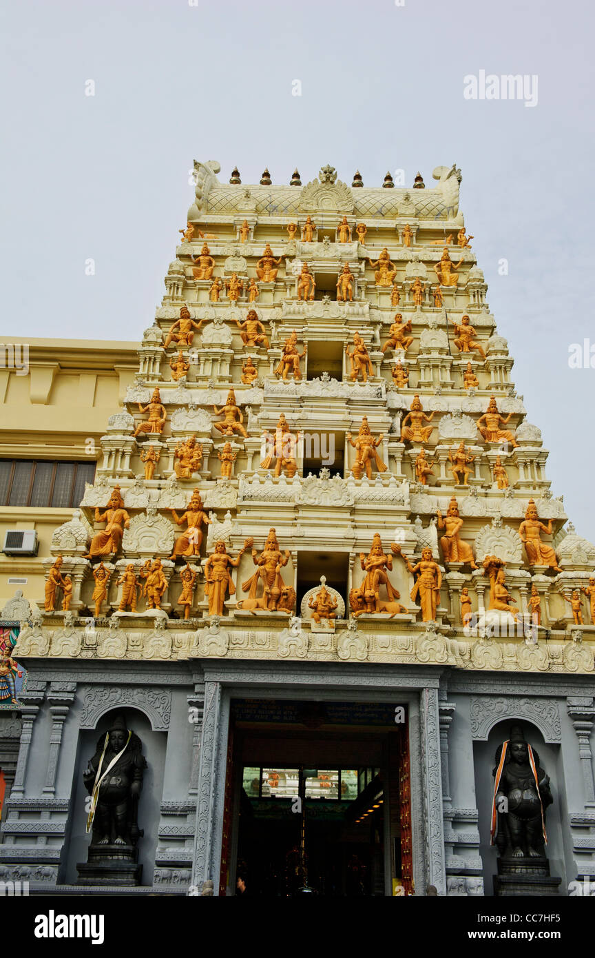 Haupteingang zum Sri Senpaga Vinayagar Temple, Singapur Stockfoto