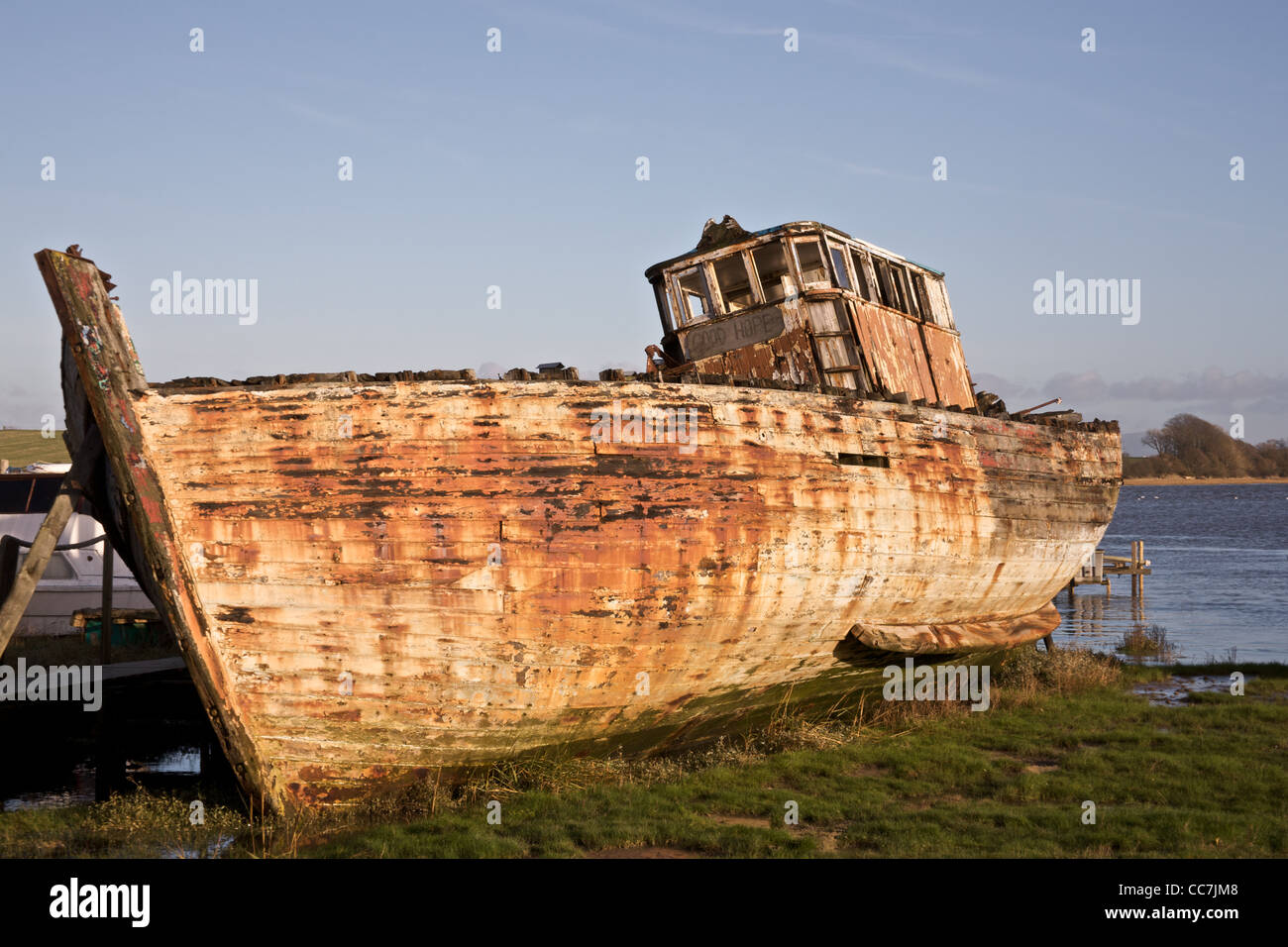 Fischereifahrzeug aufgegeben Stockfoto